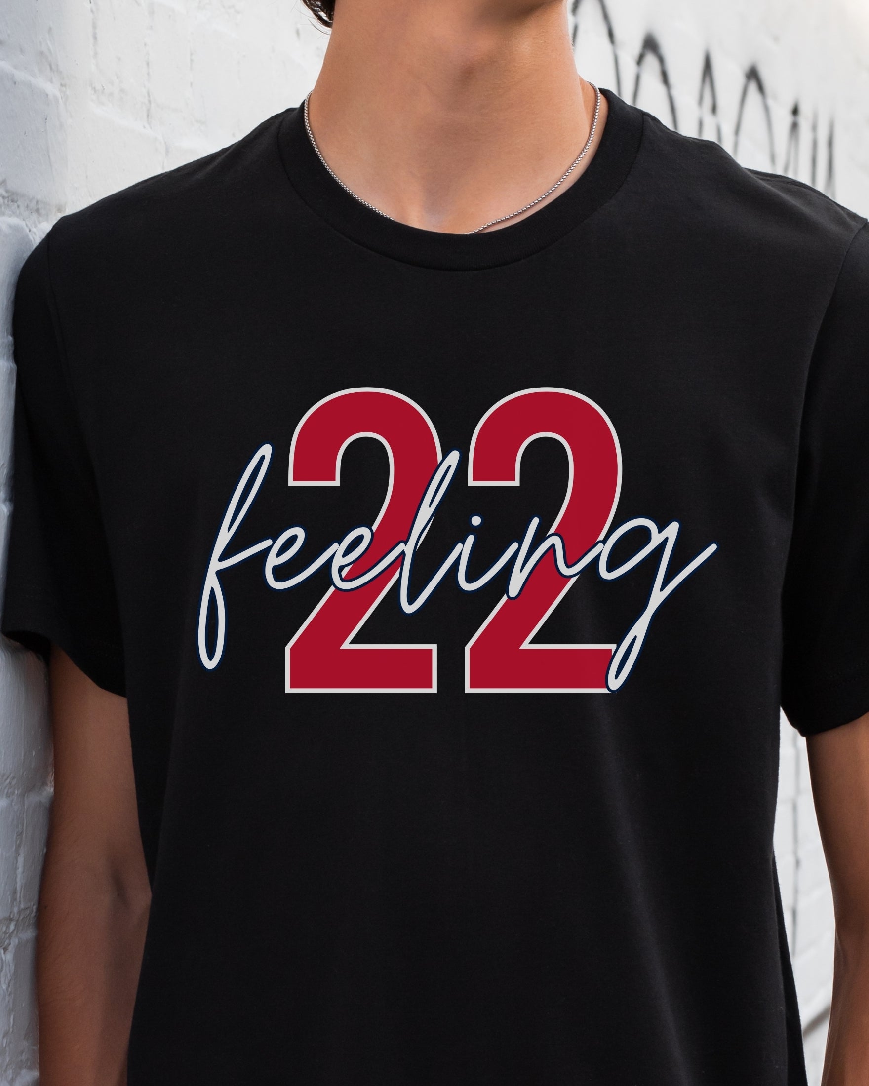 Man wearing black feeling 22 t-shirt
