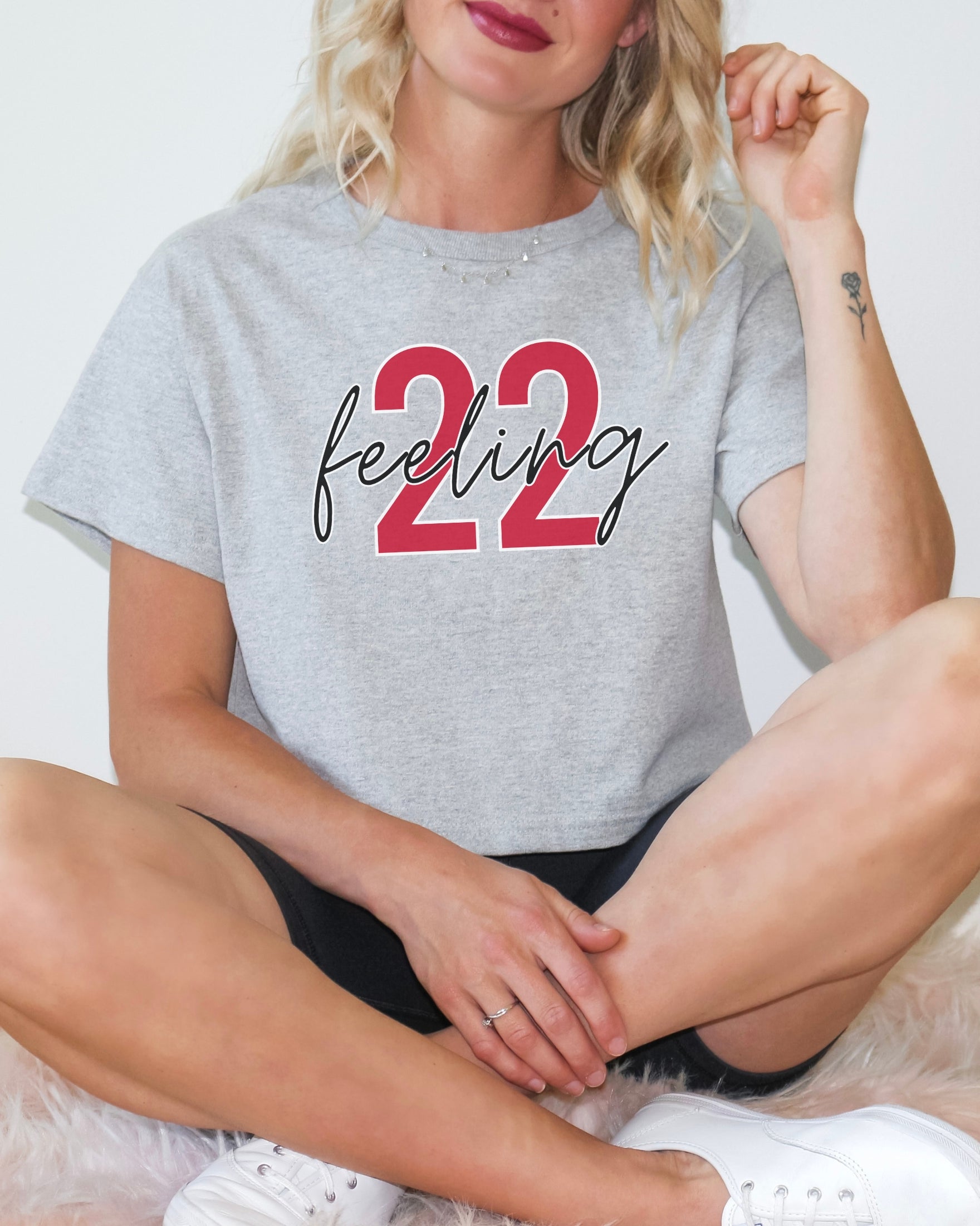 Girl wearing feeling 22 crop top in oxford grey