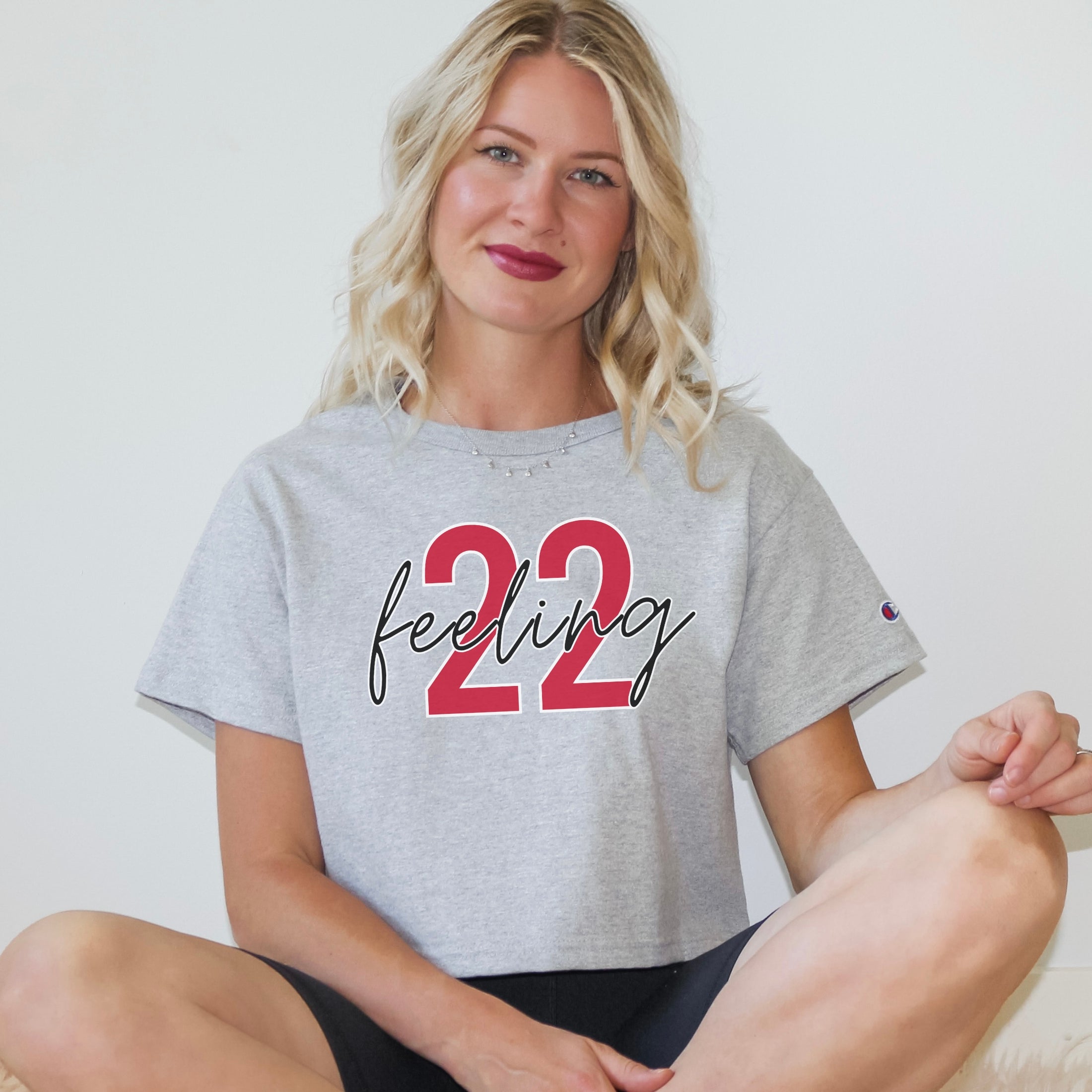 Girl wearing feeling 22 crop top in oxford grey