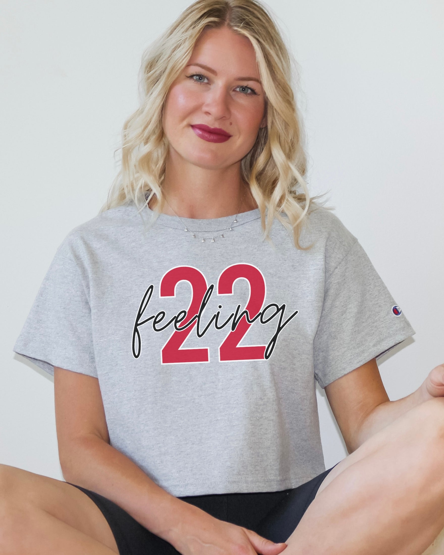 Girl wearing feeling 22 crop top in oxford grey