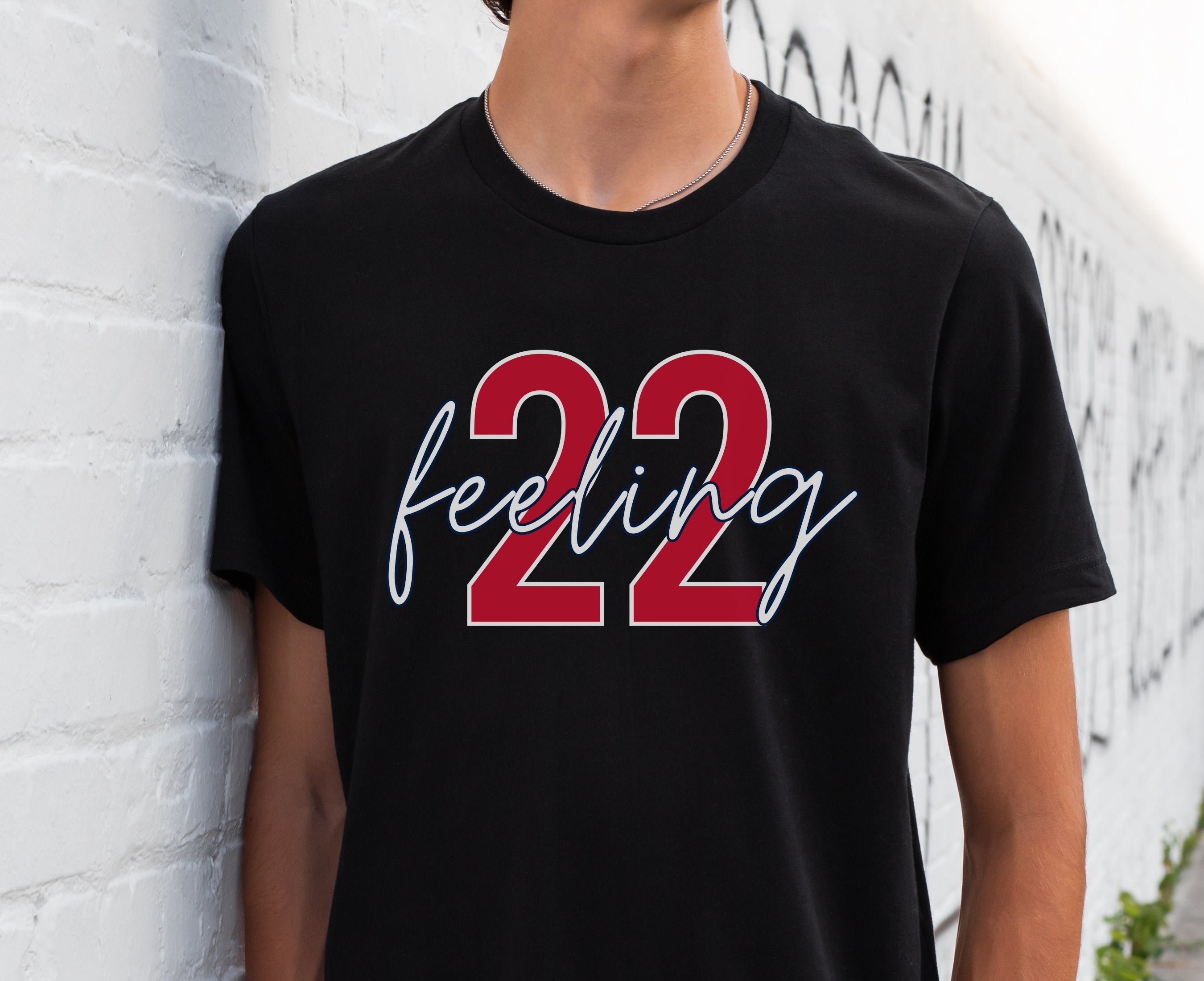 Man wearing black feeling 22 t-shirt