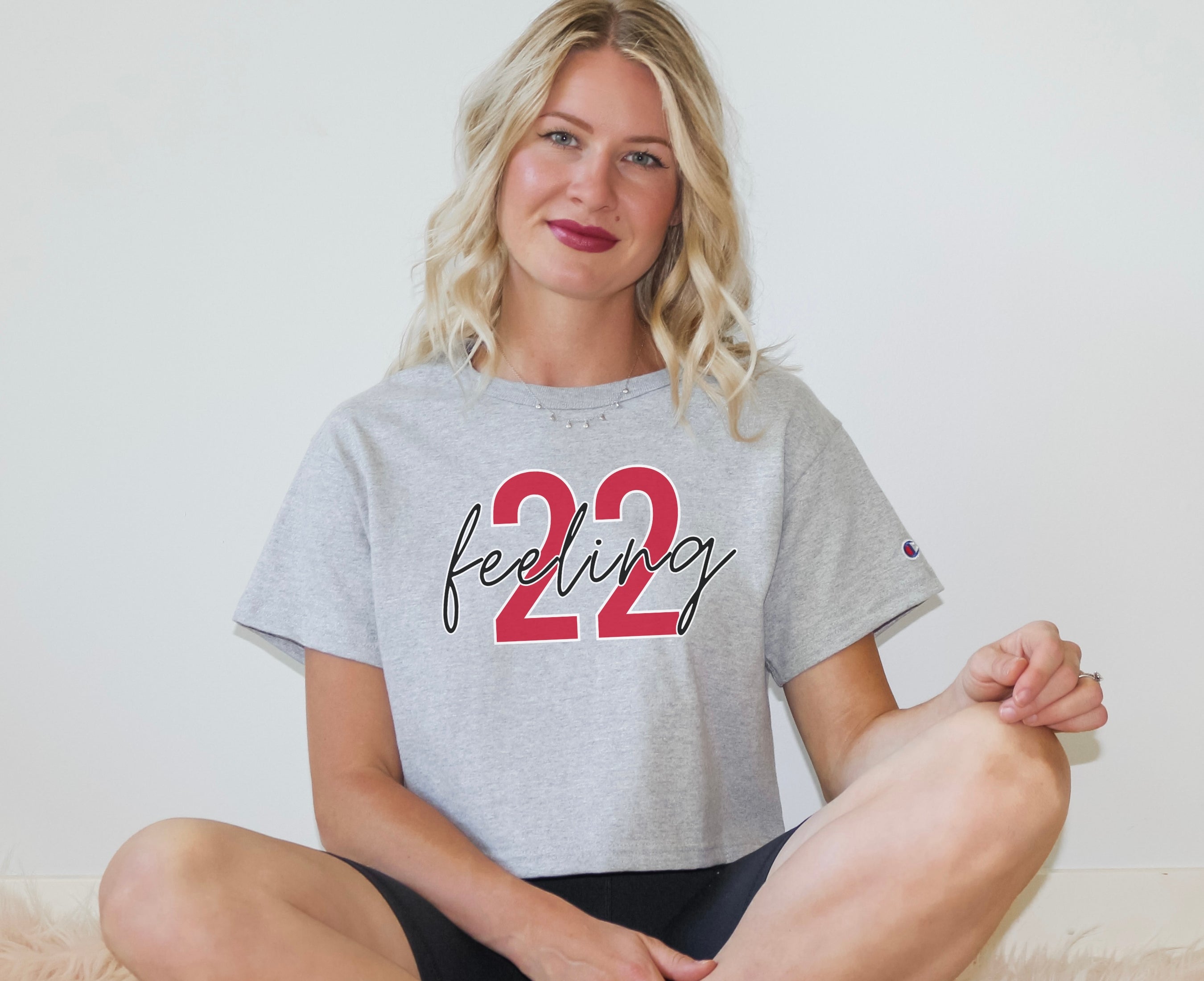 Girl wearing feeling 22 crop top in oxford grey